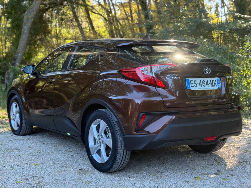 TOYOTA C-HR 122H DYNAMIC 2WD E-CVT 