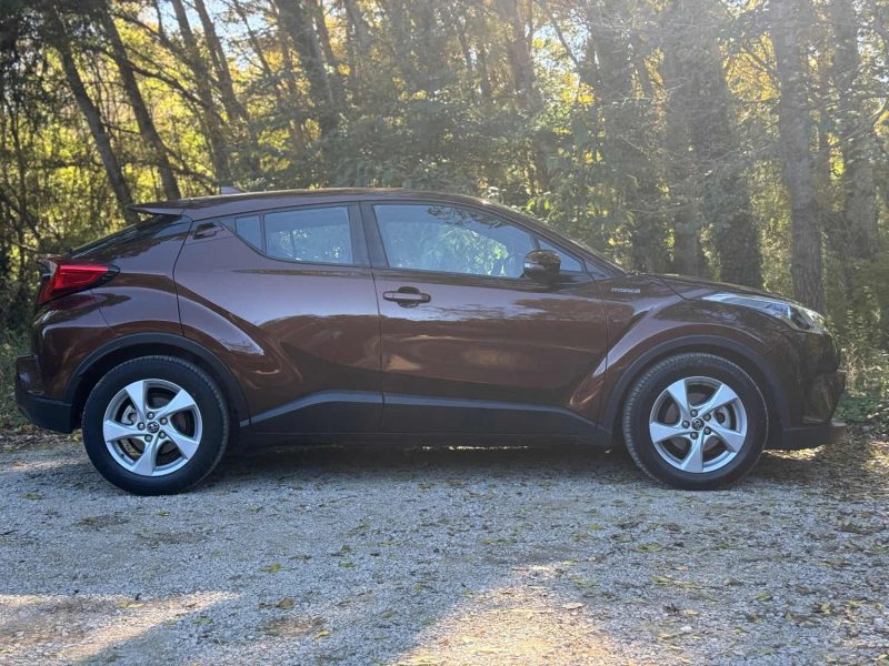 TOYOTA C-HR 122H DYNAMIC 2WD E-CVT 