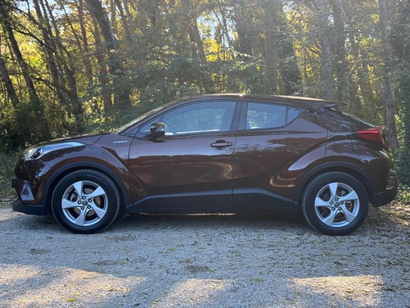 TOYOTA C-HR 122H DYNAMIC 2WD E-CVT 