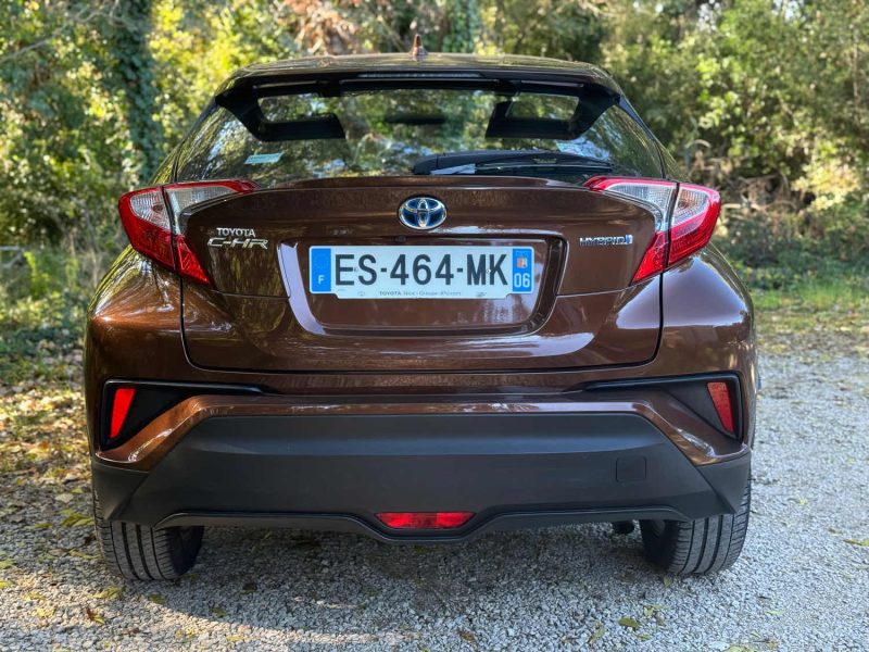 TOYOTA C-HR 122H DYNAMIC 2WD E-CVT 