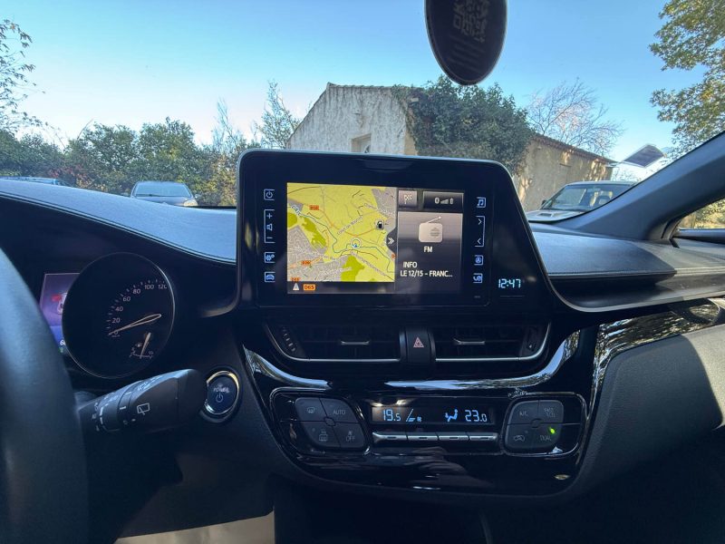 TOYOTA C-HR 122H DYNAMIC 2WD E-CVT 