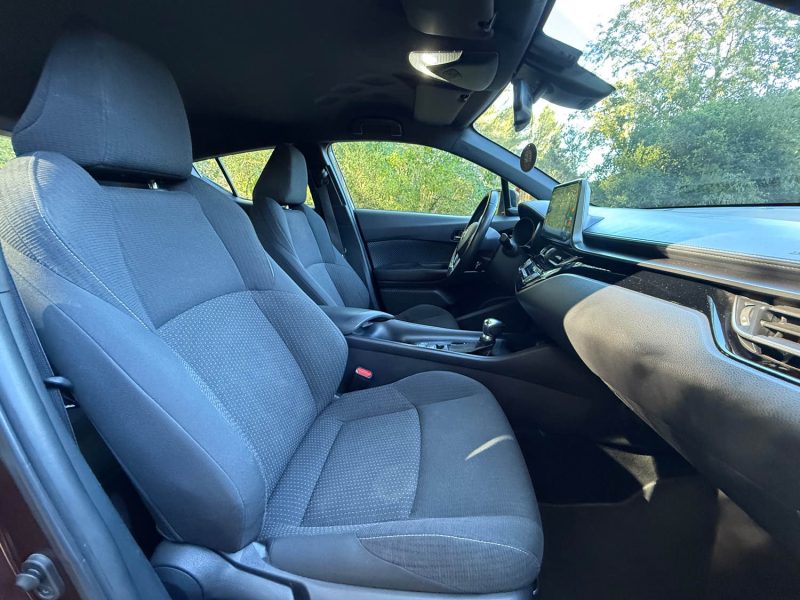 TOYOTA C-HR 122H DYNAMIC 2WD E-CVT 