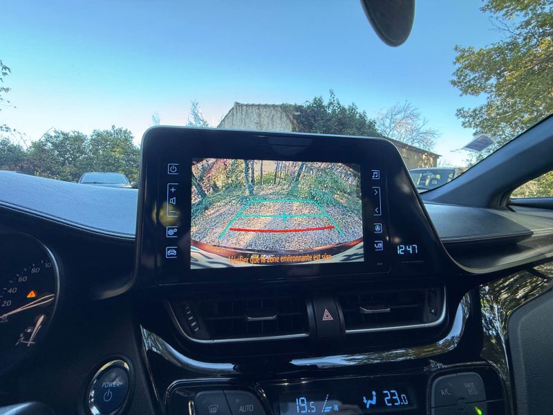 TOYOTA C-HR 122H DYNAMIC 2WD E-CVT 