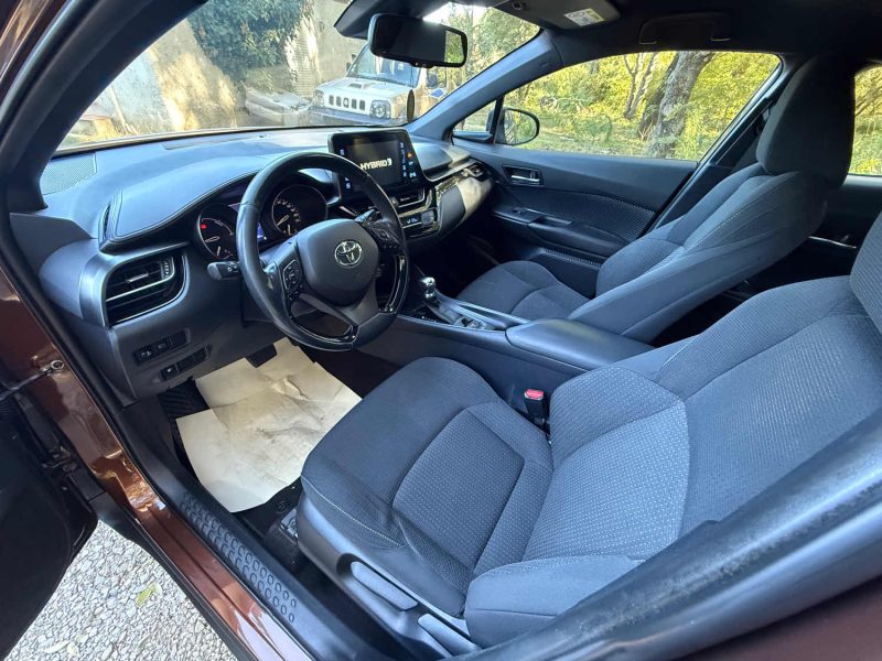 TOYOTA C-HR 122H DYNAMIC 2WD E-CVT 
