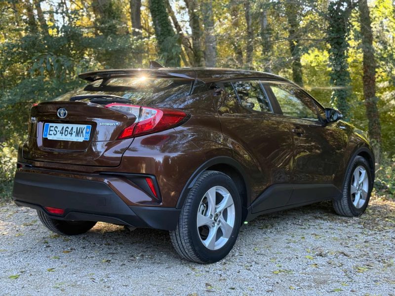 TOYOTA C-HR 122H DYNAMIC 2WD E-CVT 