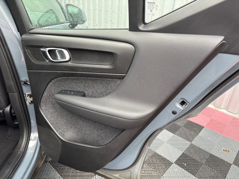 VOLVO XC40 B3 MOMENTUM 2.0 163CV BVA FAIBLE KILOMETRAGE GARANTIE 12 MOIS
