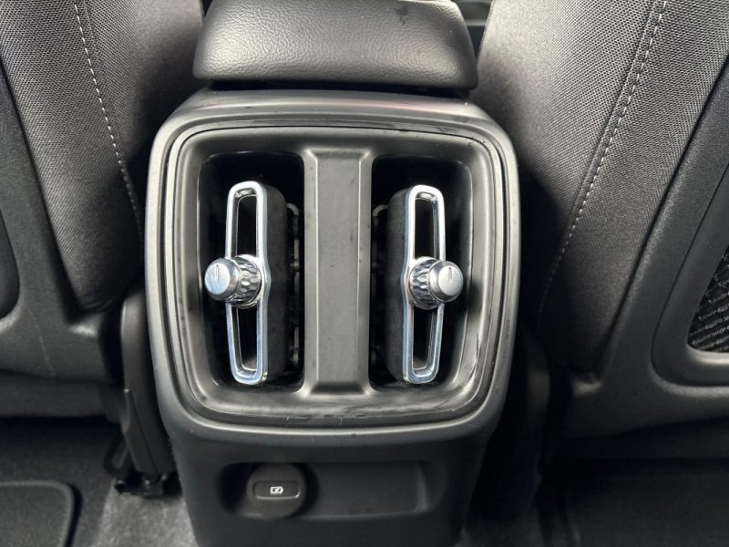 VOLVO XC40 B3 MOMENTUM 2.0 163CV BVA FAIBLE KILOMETRAGE GARANTIE 12 MOIS