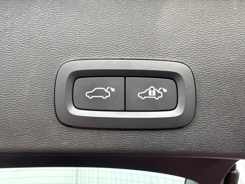 VOLVO XC40 B3 MOMENTUM 2.0 163CV BVA FAIBLE KILOMETRAGE GARANTIE 12 MOIS