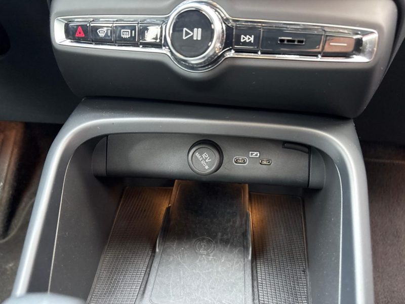 VOLVO XC40 B3 MOMENTUM 2.0 163CV BVA FAIBLE KILOMETRAGE GARANTIE 12 MOIS