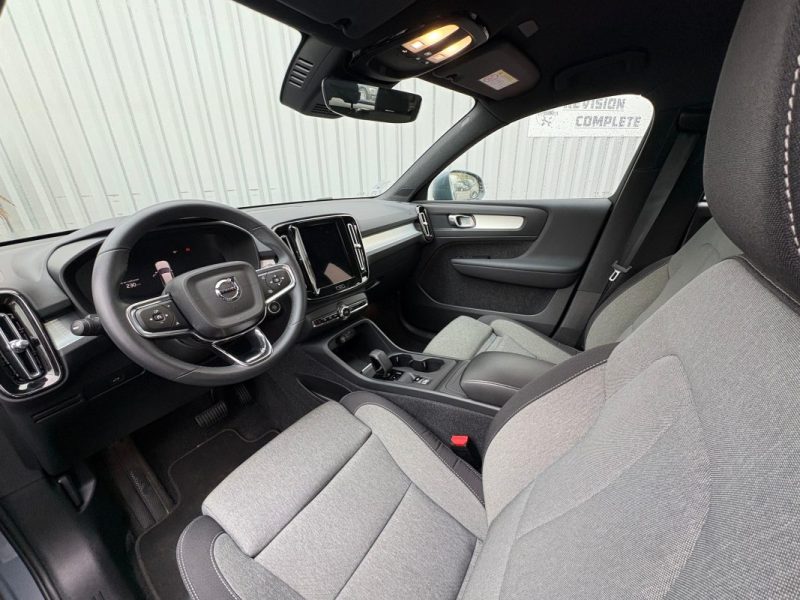 VOLVO XC40 B3 MOMENTUM 2.0 163CV BVA FAIBLE KILOMETRAGE GARANTIE 12 MOIS