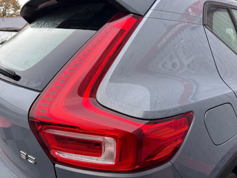 VOLVO XC40 B3 MOMENTUM 2.0 163CV BVA FAIBLE KILOMETRAGE GARANTIE 12 MOIS
