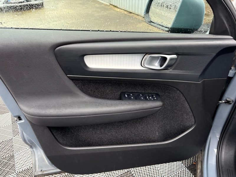 VOLVO XC40 B3 MOMENTUM 2.0 163CV BVA FAIBLE KILOMETRAGE GARANTIE 12 MOIS