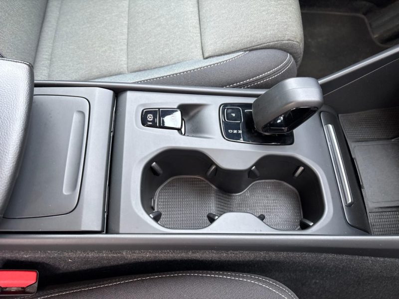 VOLVO XC40 B3 MOMENTUM 2.0 163CV BVA FAIBLE KILOMETRAGE GARANTIE 12 MOIS