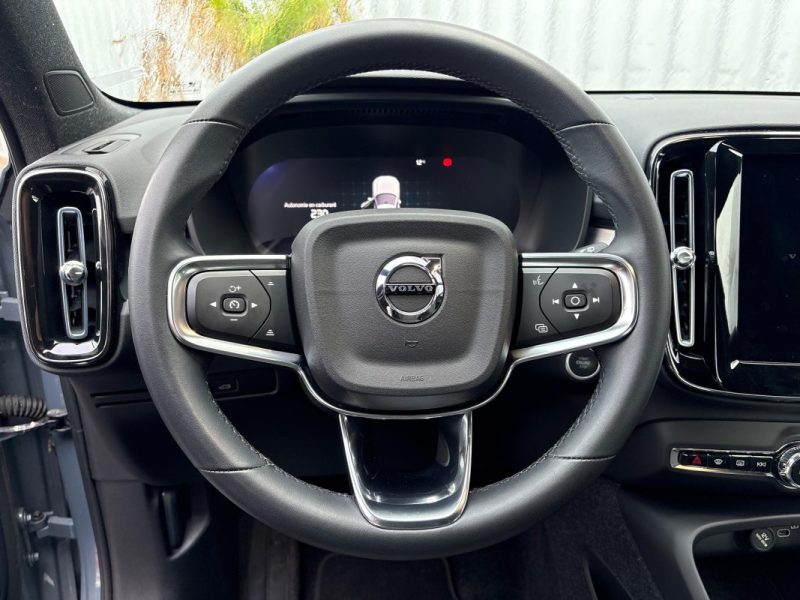 VOLVO XC40 B3 MOMENTUM 2.0 163CV BVA FAIBLE KILOMETRAGE GARANTIE 12 MOIS