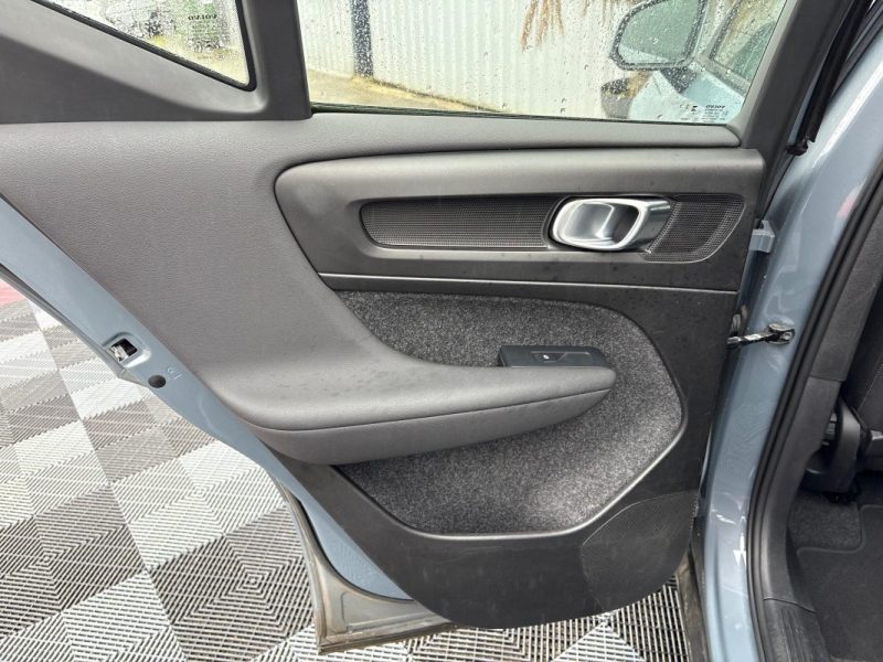 VOLVO XC40 B3 MOMENTUM 2.0 163CV BVA FAIBLE KILOMETRAGE GARANTIE 12 MOIS