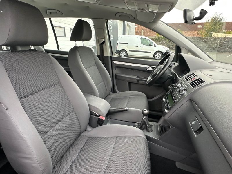 VOLKSWAGEN TOURAN 1RE MAIN