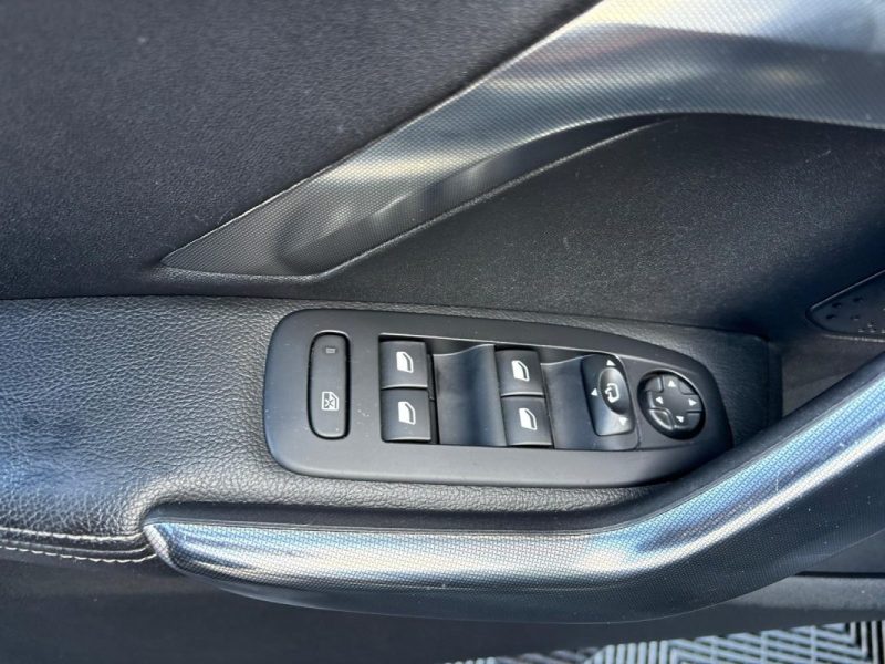 PEUGEOT 2008 1.6 E-HDI FELINE 115CV GARANTIE 12 MOIS 