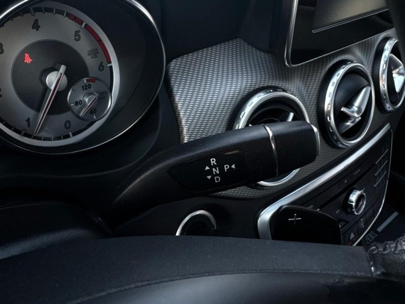 MERCEDES GLA 200 2.2 CDI 136ch 🚙📘 1ère main 🧾 Suivi complet / Toit ouvrant 🌞 / Garantie 6 mois