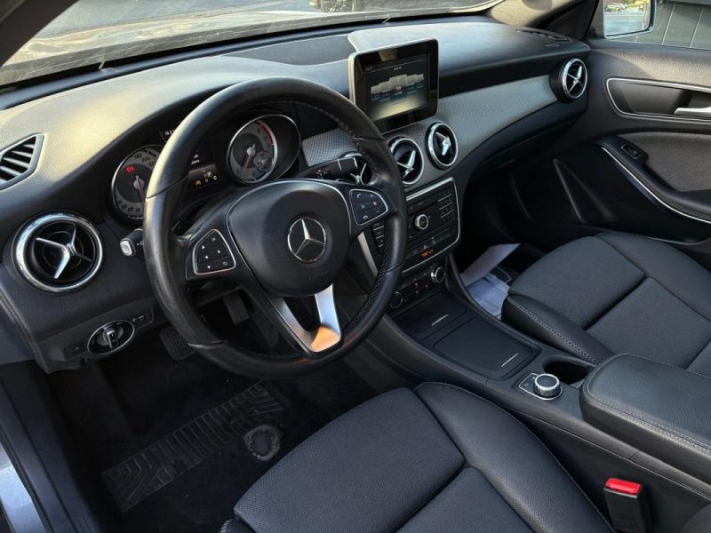 MERCEDES GLA 200 2.2 CDI 136ch 🚙📘 1ère main 🧾 Suivi complet / Toit ouvrant 🌞 / Garantie 6 mois