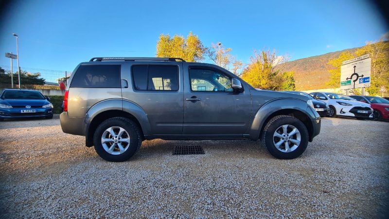 NISSAN PATHFINDER 4x4 - 2.5 DCi Boite Automatique 7Places