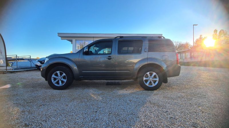 NISSAN PATHFINDER 4x4 - 2.5 DCi Boite Automatique 7Places