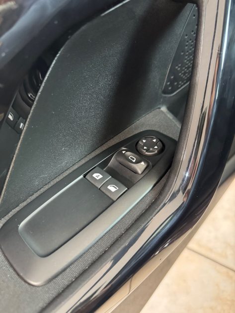 Peugeot 208 1.4 VTI 95ch Allure - 98.000 km - Moteur à Chaîne - Révisée - CT Ok- - Garantie 1an