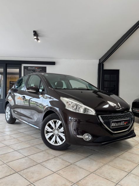 Peugeot 208 1.4 VTI 95ch Allure - 98.000 km - Moteur à Chaîne - Révisée - CT Ok- - Garantie 1an