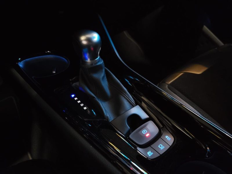 TOYOTA C-HR 122h COLLECTION / CAMERA DE RECUL / AUDIO JBL  / 1 ERE MAIN / SUIVI COMPLET TOYOTA