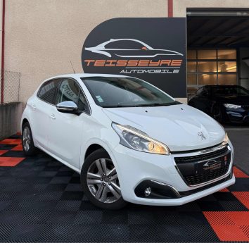 PEUGEOT 208 1.2 PURETECH 110  EAT6 ALLURE BUSINESS - FAIBLE KM - ENTRETIEN COMPLET  (234E/mois)