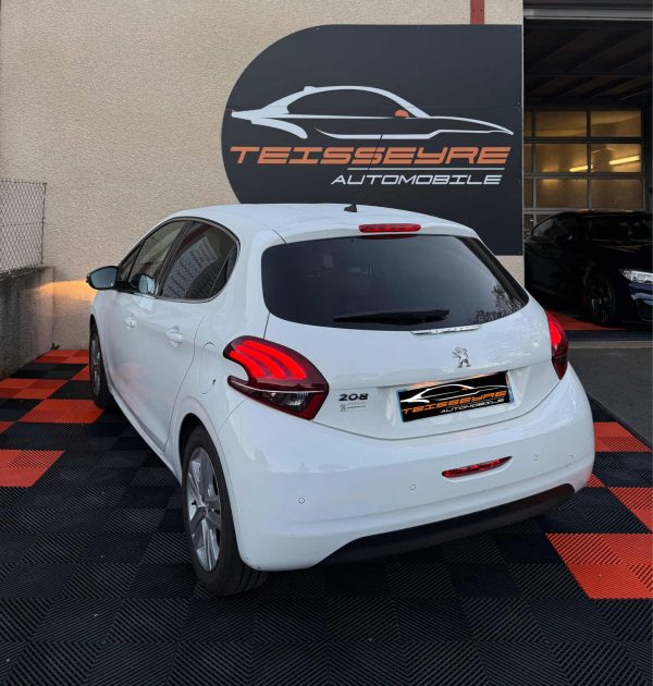 PEUGEOT 208 1.2 PURETECH 110  EAT6 ALLURE BUSINESS - FAIBLE KM - ENTRETIEN COMPLET  (234E/mois)