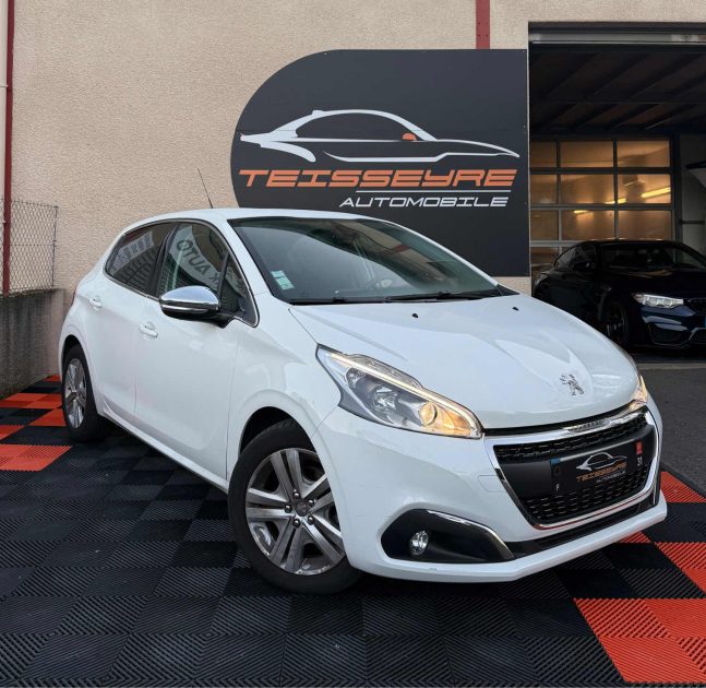 PEUGEOT 208 1.2 PURETECH 110  EAT6 ALLURE BUSINESS - FAIBLE KM - ENTRETIEN COMPLET  (234E/mois)