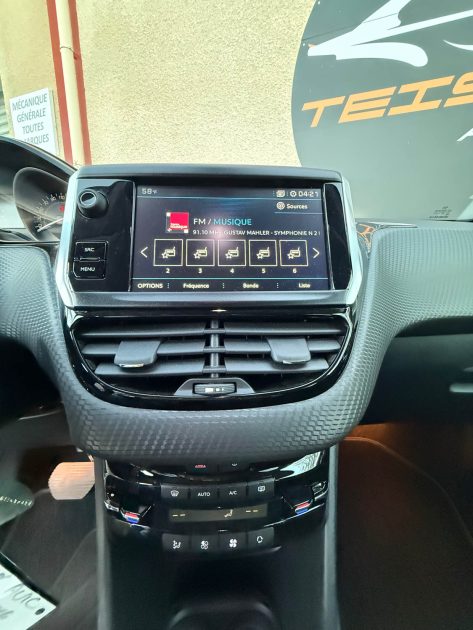 PEUGEOT 208 1.2 PURETECH 110  EAT6 ALLURE BUSINESS - FAIBLE KM - ENTRETIEN COMPLET  (234E/mois)