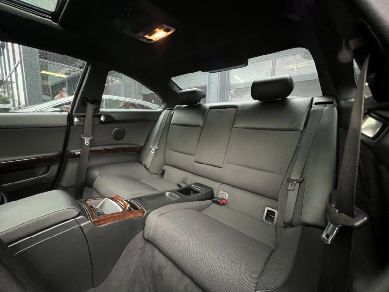 BMW SERIE 3 COUPE E92 PHASE 2 LCI 325D 3.0 6 CYLINDRES 204 BOITE AUTO TOIT OUVRANT - Garantie 1 an