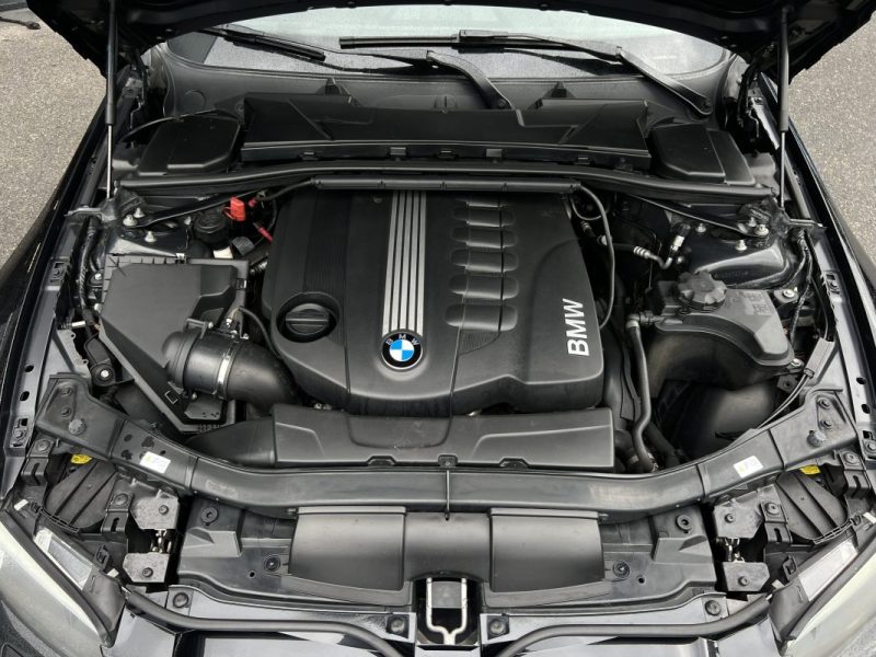 BMW SERIE 3 COUPE E92 PHASE 2 LCI 325D 3.0 6 CYLINDRES 204 BOITE AUTO TOIT OUVRANT - Garantie 1 an