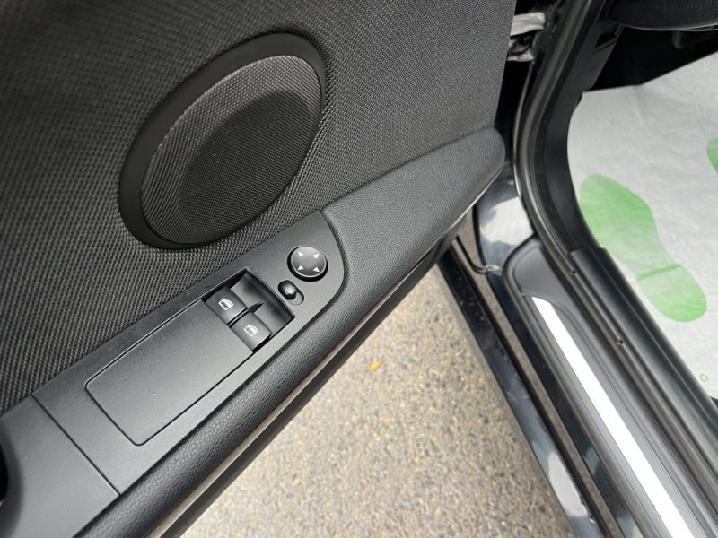 BMW SERIE 3 COUPE E92 PHASE 2 LCI 325D 3.0 6 CYLINDRES 204 BOITE AUTO TOIT OUVRANT - Garantie 1 an