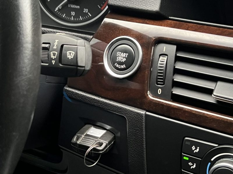 BMW SERIE 3 COUPE E92 PHASE 2 LCI 325D 3.0 6 CYLINDRES 204 BOITE AUTO TOIT OUVRANT - Garantie 1 an