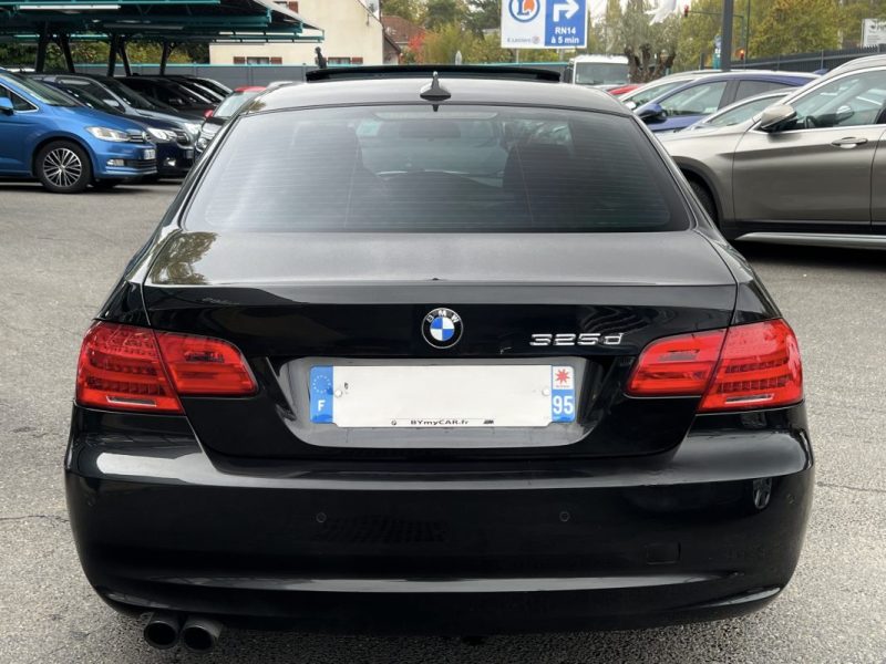 BMW SERIE 3 COUPE E92 PHASE 2 LCI 325D 3.0 6 CYLINDRES 204 BOITE AUTO TOIT OUVRANT - Garantie 1 an