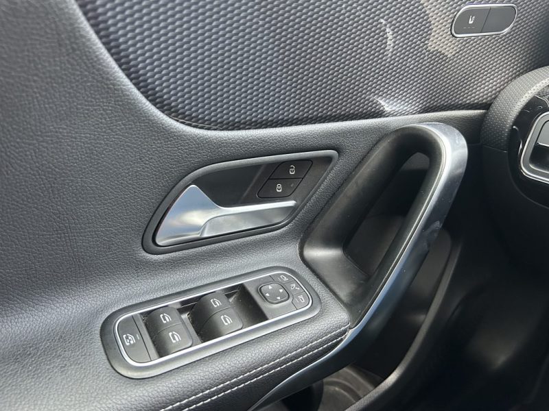 MERCEDES-BENZ CLASSE A 180 D 7 G-DCT / Garantie / Suivi entretiens