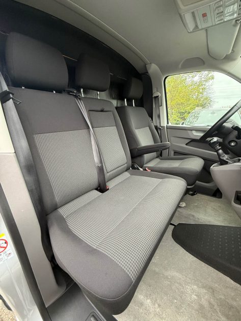 VOLKSWAGEN TRANSPORTER T6 L1H1 2.0 TDI 150CH BUSINESS - ATTELAGE - ETAT NEUF 