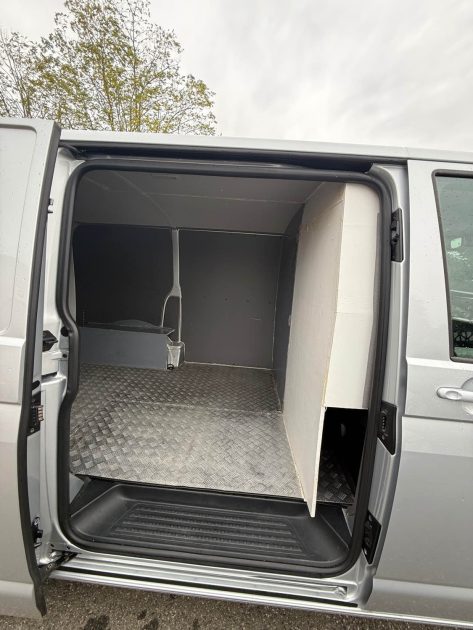 VOLKSWAGEN TRANSPORTER T6 L1H1 2.0 TDI 150CH BUSINESS - ATTELAGE - ETAT NEUF 