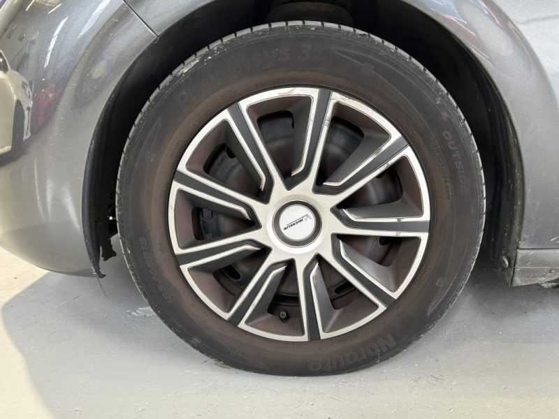 PEUGEOT 208 1.4 HDI FAP ALLURE 5P DISTRIBUTION OK