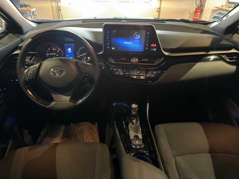 TOYOTA C-HR 122H DYNAMIC 2WD E-CVT RC18 2018