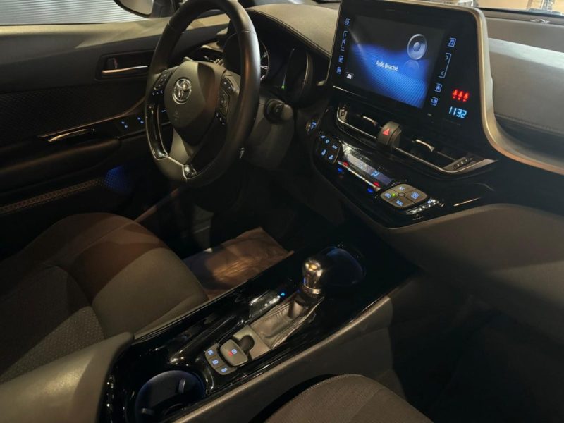 TOYOTA C-HR 122H DYNAMIC 2WD E-CVT RC18 2018