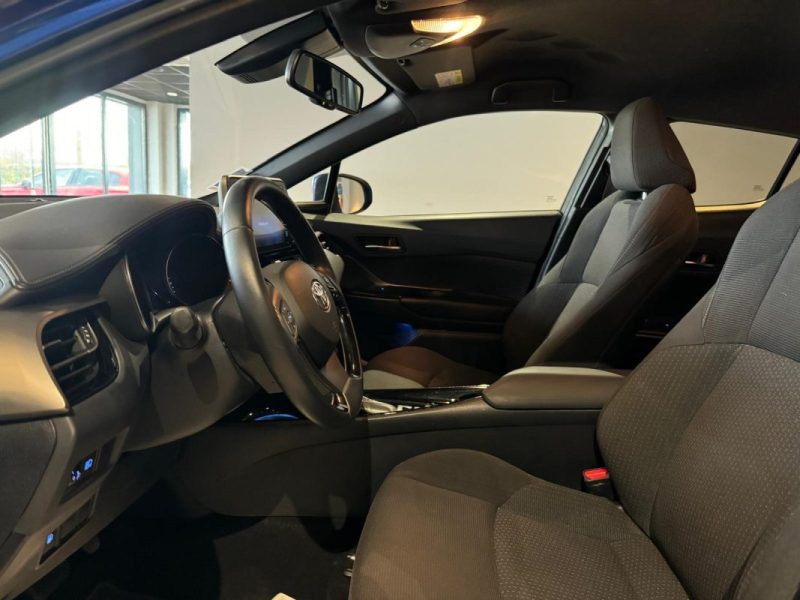 TOYOTA C-HR 122H DYNAMIC 2WD E-CVT RC18 2018