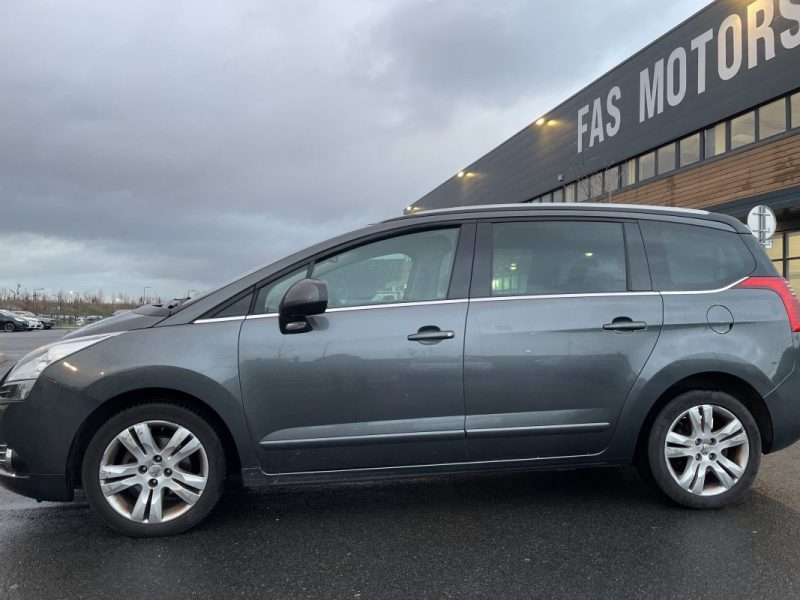 PEUGEOT 5008 1.6 HDi 112 FAP ALLURE BVA – 7 Places – Toit Panoramique – Radar de Recul