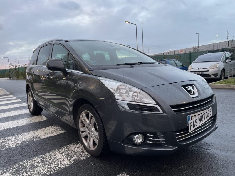 PEUGEOT 5008 1.6 HDi 112 FAP ALLURE BVA – 7 Places – Toit Panoramique – Radar de Recul