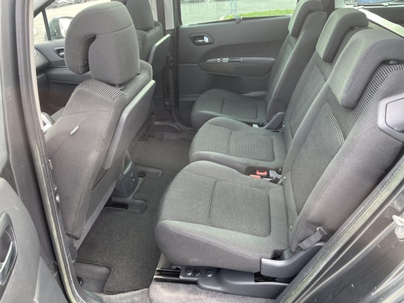 PEUGEOT 5008 1.6 HDi 112 FAP ALLURE BVA – 7 Places – Toit Panoramique – Radar de Recul