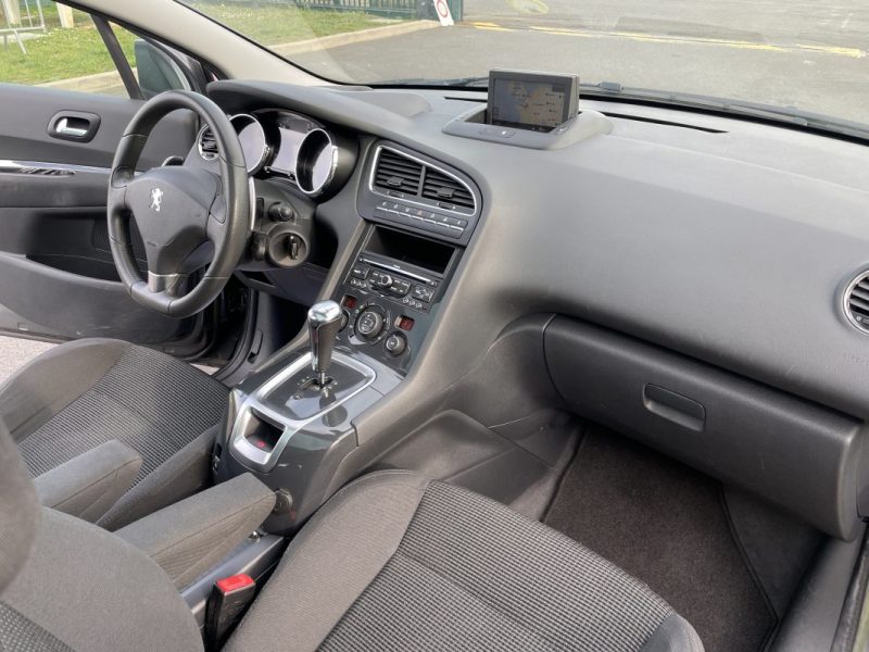 PEUGEOT 5008 1.6 HDi 112 FAP ALLURE BVA – 7 Places – Toit Panoramique – Radar de Recul