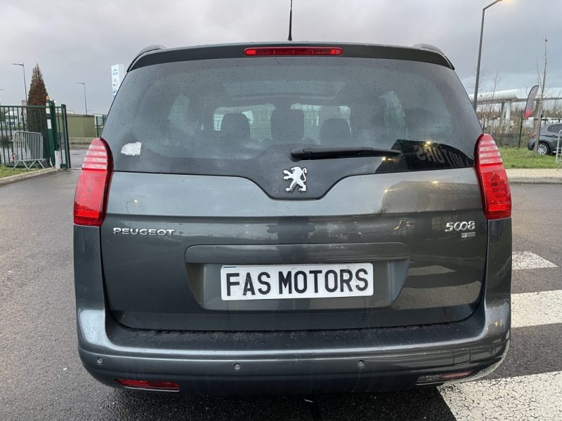 PEUGEOT 5008 1.6 HDi 112 FAP ALLURE BVA – 7 Places – Toit Panoramique – Radar de Recul