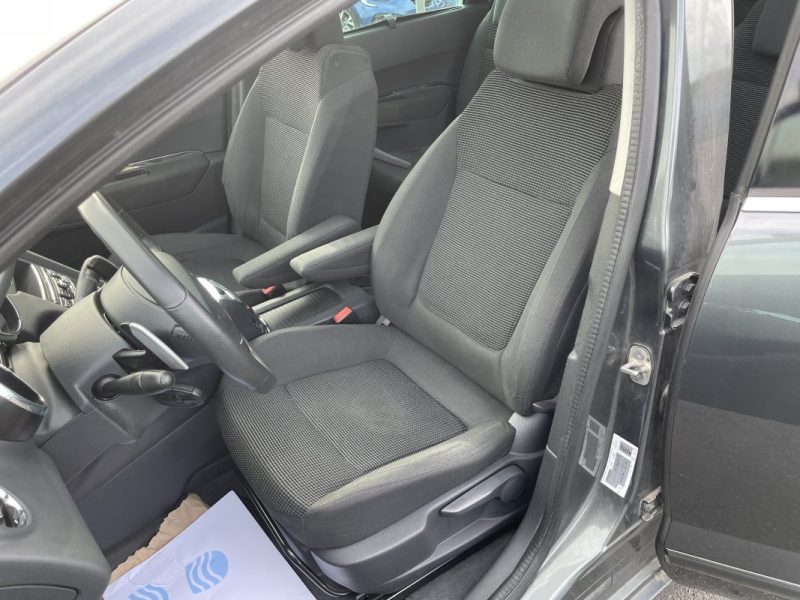 PEUGEOT 5008 1.6 HDi 112 FAP ALLURE BVA – 7 Places – Toit Panoramique – Radar de Recul